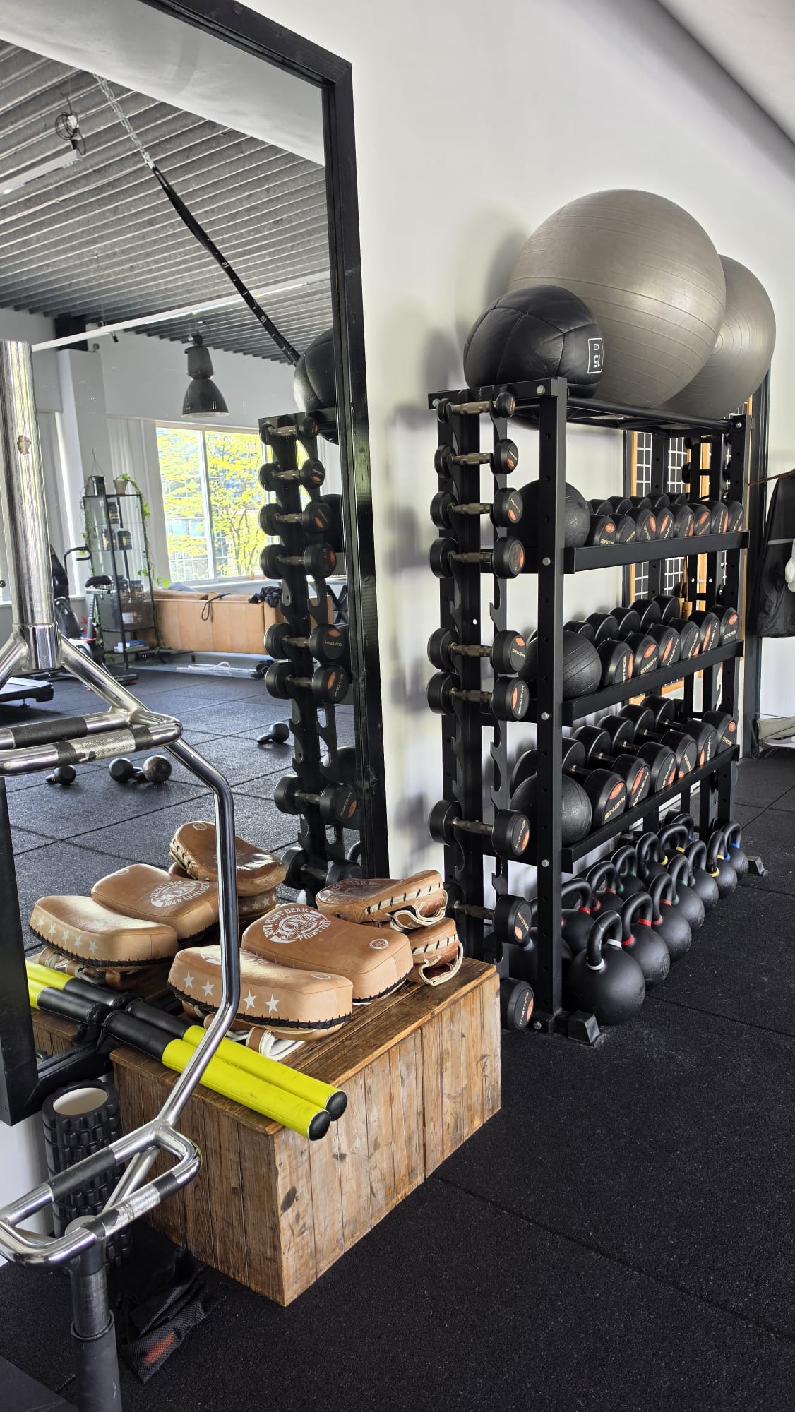 Dumbbells, kettlebells en functionele trainingsmaterialen